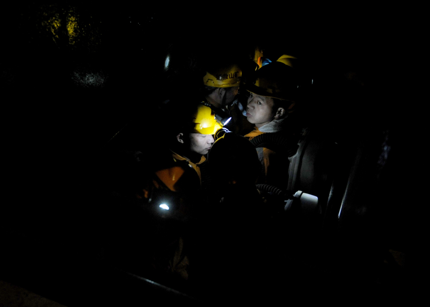 26 people were confirmed dead after a gas explosion at a coal mine in central China&apos;s Henan Province, the local work safety chief said on Dec. 13, 2010. The accident occurred at 7:40 p.m. Tuesday at a pit of Juyuan Coal Industry Company in Mianchi County, Sanmenxia City, about 300 kilometers from the provincial capital of Zhengzhou. [Xinhua]