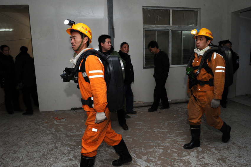 26 people were confirmed dead after a gas explosion at a coal mine in central China&apos;s Henan Province, the local work safety chief said on Dec. 13, 2010. The accident occurred at 7:40 p.m. Tuesday at a pit of Juyuan Coal Industry Company in Mianchi County, Sanmenxia City, about 300 kilometers from the provincial capital of Zhengzhou. [Xinhua]