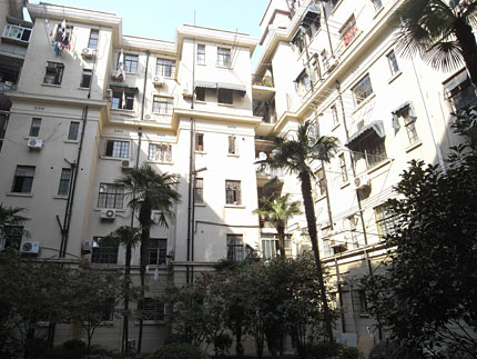 Old apartment building hides a cozy courtyard