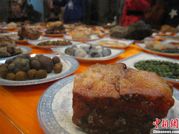 Look, don&apos;t bite: Stone banquet
