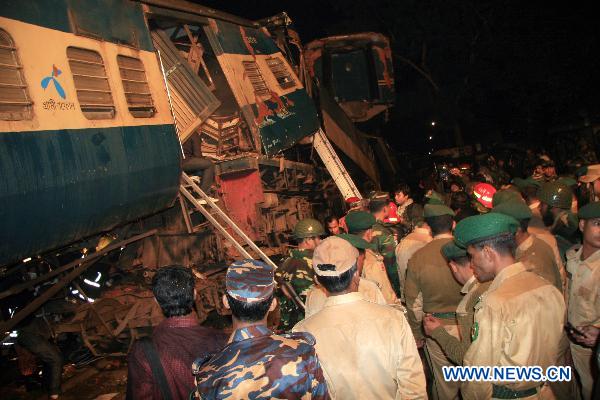 Rescuers work on the scene after a collision of two passenger trains in Narsingdi, 51 km northeast of Bangladesh&apos;s capital Dhaka on Dec. 8, 2010. At least 21 people were killed in the collision in Narsingdi at about 5 p.m. local time Wednesday. [Xinhua]