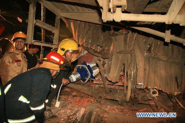 Rescuers work on the scene after a collision of two passenger trains in Narsingdi, 51 km northeast of Bangladesh&apos;s capital Dhaka on Dec. 8, 2010. At least 21 people were killed in the collision in Narsingdi at about 5 p.m. local time Wednesday. [Xinhua]