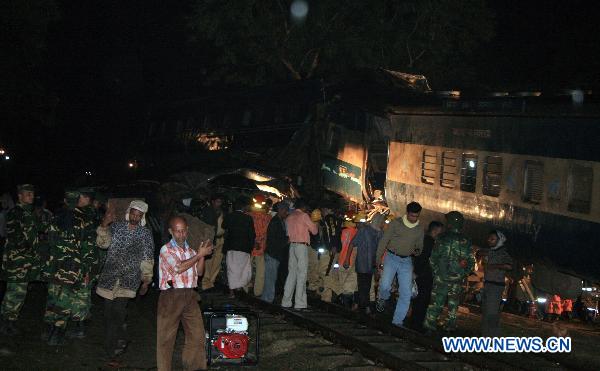 Rescuers work on the scene after a collision of two passenger trains in Narsingdi, 51 km northeast of Bangladesh&apos;s capital Dhaka on Dec. 8, 2010. At least 21 people were killed in the collision in Narsingdi at about 5 p.m. local time Wednesday. [Xinhua]