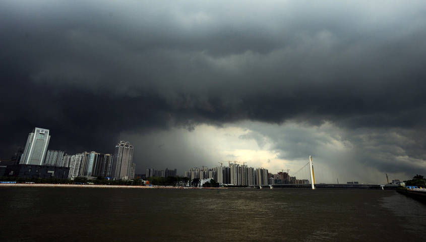 Dark clouds hang heavily over Guangzhou City, south China&apos;s Guangdong Province, July 21, 2010. Chanthu, the third tropical storm of the year, which strengthened early Wednesday is forecasted to land on south China&apos;s Hainan and Guangdong Province on July 22. [Xinhua]