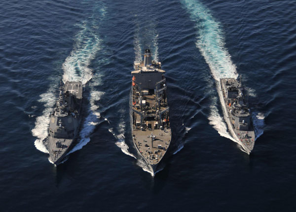 USNS Tippecanoe (C) refuels Japan Maritime Self Defence Force destroyers Ikazuchi (R) and Kongo during their military manoeuvres known as Keen Sword 2011, in the Pacific Ocean Dec 5, 2010. US and Japanese forces began military manoeuvres last Friday.