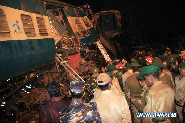 Rescuers work on the scene after a collision of two passenger trains in Narsingdi, 51 km northeast of Bangladesh's capital Dhaka on Dec. 8, 2010. At least 21 people were killed in the collision in Narsingdi at about 5 p.m. local time Wednesday. [Xinhua]