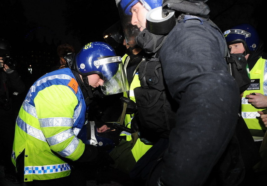 Over 20,000 students took to streets to protest against the coalition government&apos;s plan to raise the tuition fees cap in England from 3290 to 9,000 pounds per year, which was passed in the House of Commons Thursday, Dec. 9, 2010. More than a dozen of policemen and students have been injured during the clash. [Xinhua]