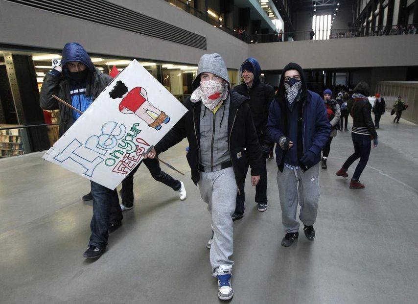 Over 20,000 students took to streets to protest against the coalition government&apos;s plan to raise the tuition fees cap in England from 3290 to 9,000 pounds per year, which was passed in the House of Commons Thursday, Dec. 9, 2010. More than a dozen of policemen and students have been injured during the clash. [Xinhua]