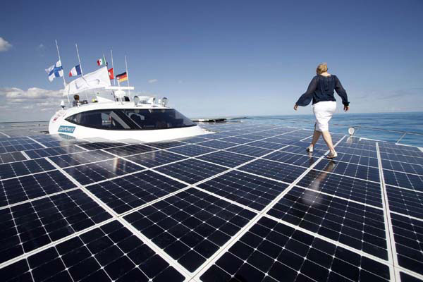 A woman walks on the deck of the world&apos;s largest solar-powered boat in Cancun Dec 8, 2010. The Turanor Planet Solar arrived in Cancun on December 6 as part of its expedition around the globe and as climate talks are under way in the beach resort.[China Daily/Agencies] 