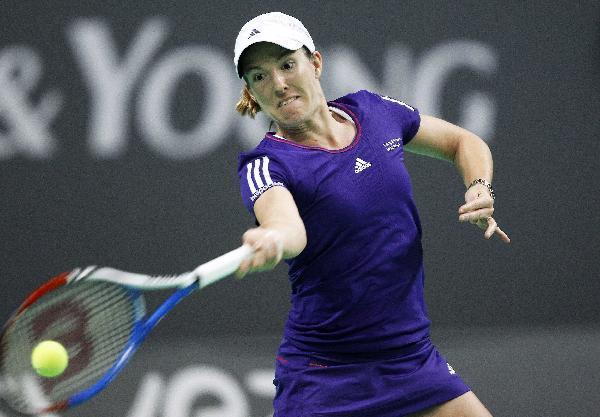 Justine Henin of Belgium returns the ball to Kim Clijsters during their Diamond Games exhibition match in Antwerp December 9, 2010. [Xinhua/Reuters]