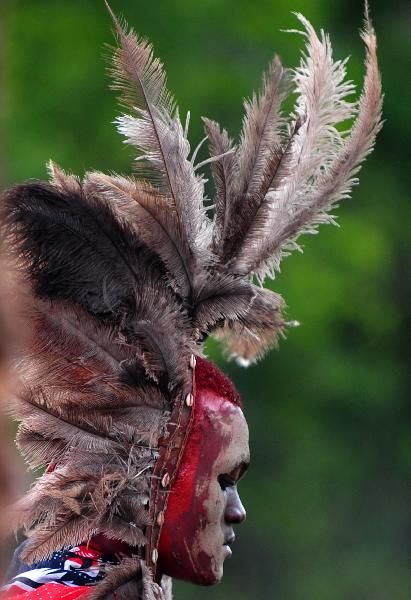 A Maasai man in Kenya wears a headgear made of feather on his Enkipaata Ritual on Aug. 22, 2010. 42 aboriginal tribes in Kenya share the cultural diversity with their different kinds of headgears made of fur, feather and shells. [Xinhua] 