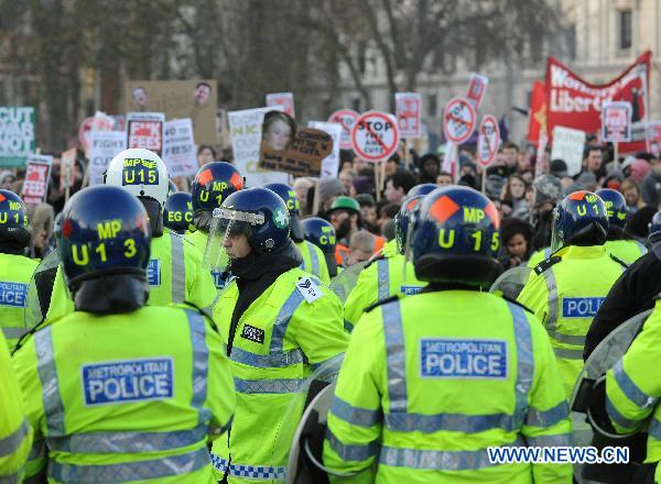 Protesters confront the police in front of the Parliament Building in London, Britain, Dec. 9, 2010. [Zeng Yi/Xinhua] 