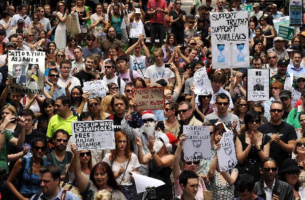 Protesters hold banners in support of WikiLeaks founder Julian Assange during a demonstration in Sydney December 9, 2010. [Xinhua]