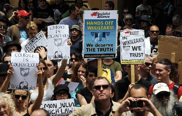 Protesters hold banners in support of WikiLeaks founder Julian Assange during a demonstration in Sydney December 9, 2010. [Xinhua]