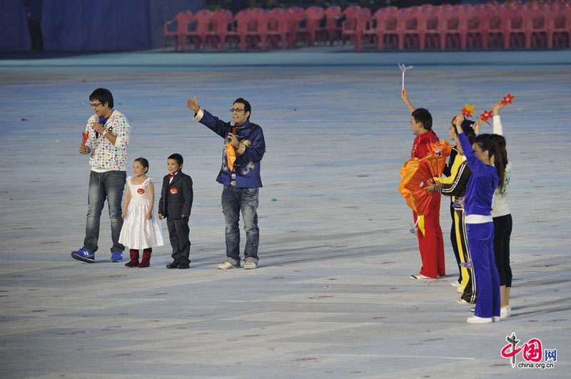 Warm-up performances before the Opening Ceremony of the Guangzhou Asian Para Games. [China.org.cn]