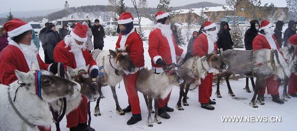 Local hunters dressed as Santa Claus are seen with their sledges at the opening ceremony of the Genhe snow festival in Genhe, north China&apos;s Inner Mongolia Autonomous Region, Dec. 12, 2010. The annual snow festival kicked off here Sunday as temperature in Genhe hit as low as minus 45 degrees Celsius. [Xinhua] 