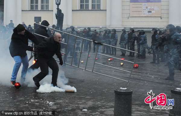 Police clash with protesters who have gathered in central Moscow&apos;s Manege Square to remember a Spartak fan, Yegor Sviridov, killed a few days earlier in Moscow by several men from Russia&apos;s Caucasus region. [CFP]