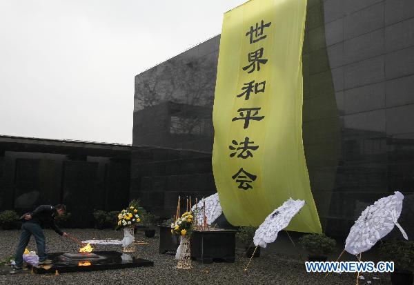 Mourners pay condolences at the Memorial Hall of the Victims in the Nanjing Massacre in Nanjing, east China&apos;s Jiangsu Province, Dec. 12, 2010. A series of activities were held in Nanjing to mourn for more than 300,000 citizens massacred by Japanese invaders in 1937, marking the 73rd anniversary of the tragedy falls on Dec. 13. [Xinhua]