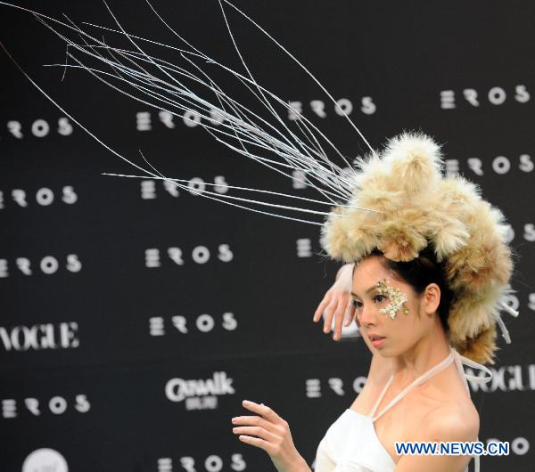 A model presents a hairstyle creation during a hairstyle show held in the Far East Fashion Pavilion at the Flora Expo in Taipei, southeast China's Taiwan, Dec. 12, 2010.