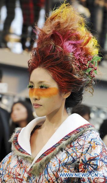 A model presents a hairstyle creation during a hairstyle show held in the Far East Fashion Pavilion at the Flora Expo in Taipei, southeast China's Taiwan, Dec. 12, 2010.