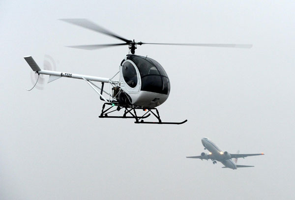 Su Shan, who is among the country&apos;s first three women helicopter pilots, prepares to fly a Schwarzer 300CBI chopper on Sunday in Hefei, capital of East China&apos;s Anhui province, Dec 13, 2010. [Xinhua] 