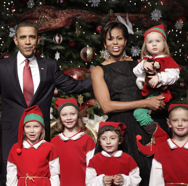 U.S. President Barack Obama and first lady Michelle Obama pose with children dressed as elves at the Christmas in Washington Celebration at the National Building Museum in Washington December 12, 2010. [Xinhua/Reuters]