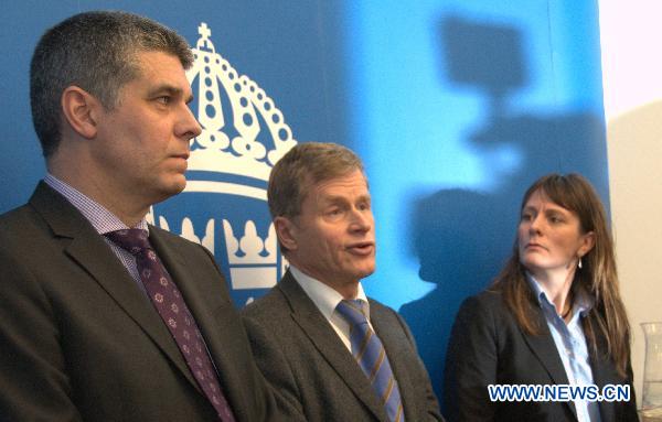 Swedish Chief Prosecutor Tomas Lindstrand (C) and Security Police official Anders Thornberg (L) attend a news conference in Stockholm, Sweden, Dec. 13, 2010. Tomas Lindstrand and Anders Thornberg annouced Monday that Swedish police had made progress on the investigation of the two explosions that hit central Stockholm on Saturday night. The identity of the suicide bomber has been approximately confirmed. [Wu Ping/Xinhua]