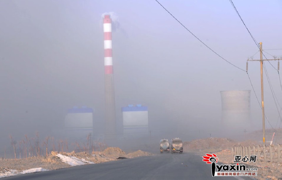 A level nine wildwind swept Hong Yanchi area of Urumqi, the capital of Northwest China&apos;s Xijiang Uygur autonomous region, in the early morning, Dec 15. The wind, which had one gust reaching level 12 speeds, damaged cars and interrupted many citizens&apos; daily lives. [Yaxin.net]