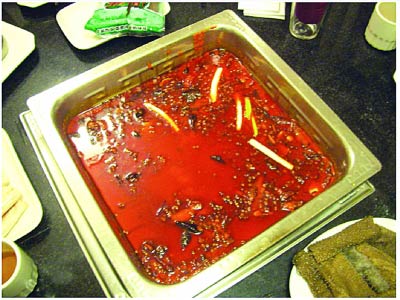 The popular Chinese dish of hotpot is a dangerous chemical brew, according to an investigation by anhuinews.com.