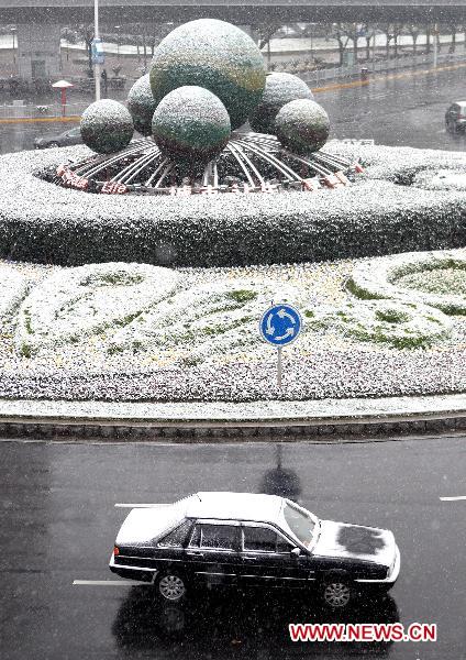 A car travels in snow in east China&apos;s Shanghai, Dec. 15, 2010. Various parts of China, including Shanghai, embraced the first snow of this winter on Wednesday. A low temperature alarm has been issued by local meteorological center