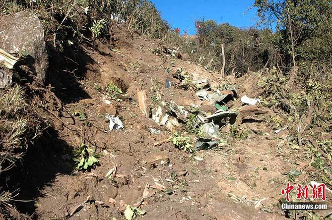 All 22 passengers and crew on board a small passenger plane that crashed in a mountainous area in eastern Nepal were killed, police said on Thursday. The Twin Otter aircraft 9N-AFX, operated by Tara Air between Lamidanda and capital Kathmandu, had lost contact shortly after takeoff on Wednesday from the mountainous airstrip and probably ploughed into the 9,000-feet-high hill, killing all 22 people onboard. [Chinanews.com]