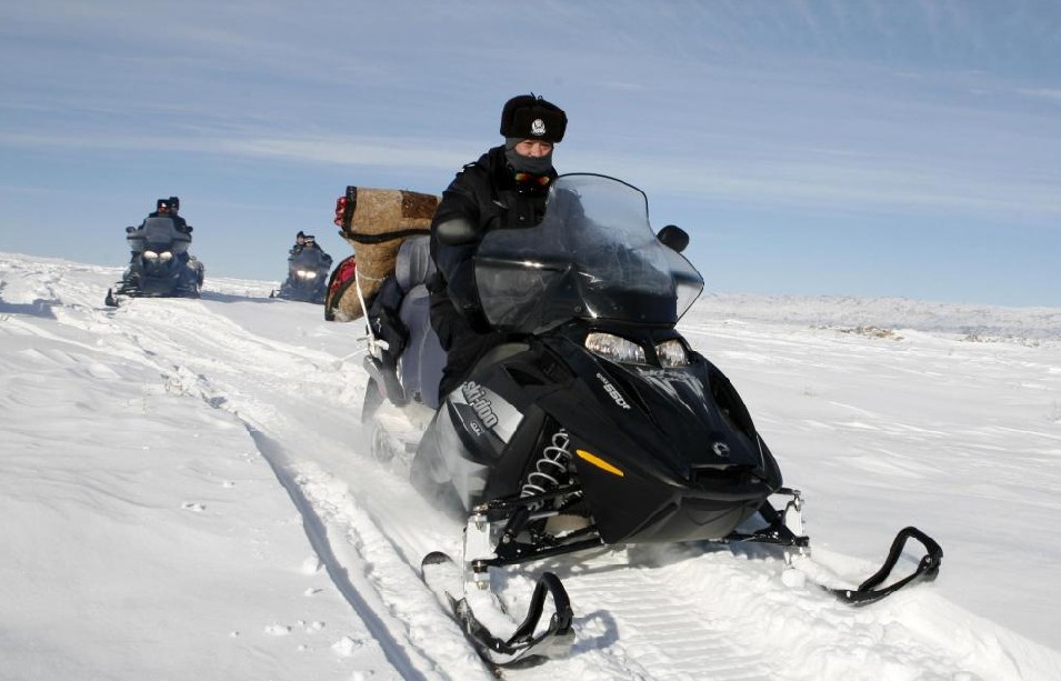 Essential supplies are sent to local shepherds in the snow-stricken Altay area of the Xinjiang Uygur autonomous region, Dec 8, 2010. [Xinhua]