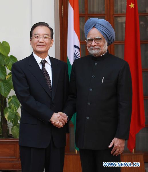 Chinese Premier Wen Jiabao (L) shakes hands with Indian Prime Minister Manmohan Singh in New Delhi, capital of India, Dec. 16, 2010. [Liu Weibing/Xinhua]