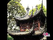Yuyuan Garden,simply called 'Yu Garden,' is the largest of Shanghai's ancient gardens with architectural styles of the Ming and Qing Dynasties. The garden has six areas, each with its own style. The Grand Rockery, in the center of the Garden, is the most renowned sight here. [Photo by Jia Yunlong]