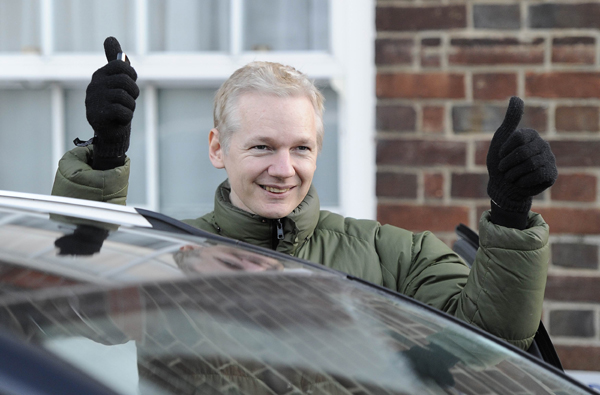 WikiLeaks founder Julian Assange gestures as he leaves Beccles Police station in Suffolk, England December 17, 2010. [Xinhua]