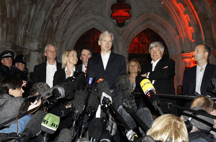 Julian Assange was granted conditional bail on Dec. 16, 2010 as the High Court in London rejected an appeal by prosecutors to keep the WikiLeaks founder behind bars while he battles an extradition attempt by Sweden. [sohu.com]