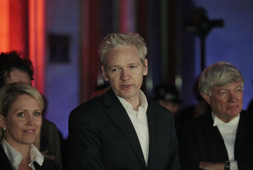 Julian Assange was granted conditional bail on Dec. 16, 2010 as the High Court in London rejected an appeal by prosecutors to keep the WikiLeaks founder behind bars while he battles an extradition attempt by Sweden. [sohu.com]