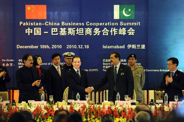 Chinese Premier Wen Jiabao (4th R) and his Pakistani counterpart Yousuf Raza Gilani (3rd R) attend the Pakistan-China Business Cooperation Summit in Islamabad, Pakistan, Dec. 18, 2010.