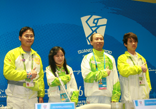 Disabled volunteers of Asian Para Games Cao Huapeng, Peng Zhaoying, Chen Yang and Lin Yongjie （from left to right）. [China.org.cn]