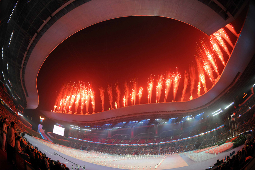 The closing ceremony of the Guangzhou 2010 Asian Para Games is held at Aoti Main Stadium in Guangzhou, South China&apos;s Guangdong province, Dec 19, 2010. [Photo/Xinhua]