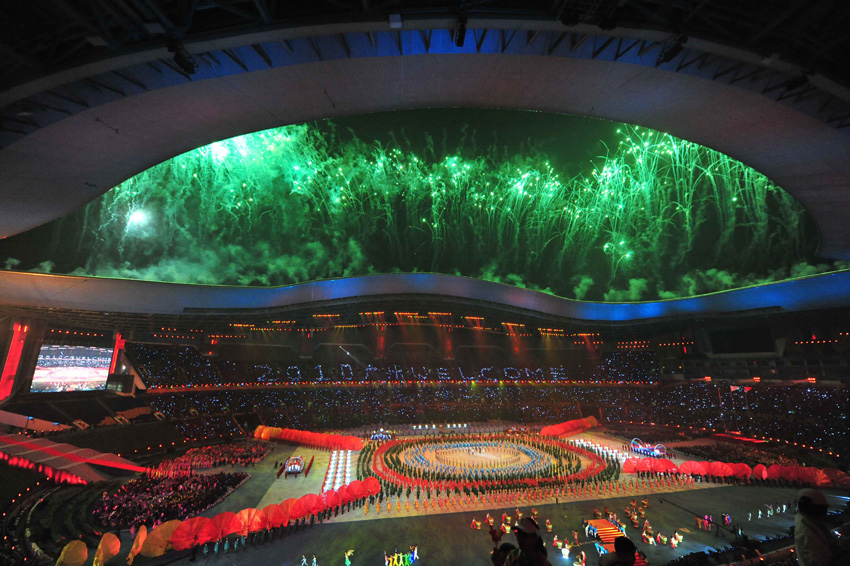 The closing ceremony of the Guangzhou 2010 Asian Para Games is held at Aoti Main Stadium in Guangzhou, South China&apos;s Guangdong province, Dec 19, 2010. [Photo/Xinhua]