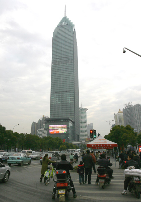 Photo taken on Dec. 18, 2010 shows a 68-storey building of China Minsheng Bank in Wuhan, capital of central China&apos;s Hubei Province. The 325-meter skyscraper, the tallest building in Wuhan, was put into use Saturday. [Xinhua]