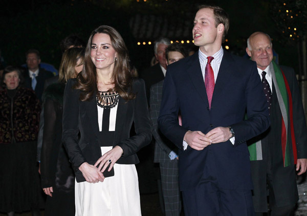 Britain&apos;s Prince William (R) and his fiancee Kate Middleton arrive at The Thursford Collection in Norfolk, England, December 18, 2010. [Xinhua/Reuters]