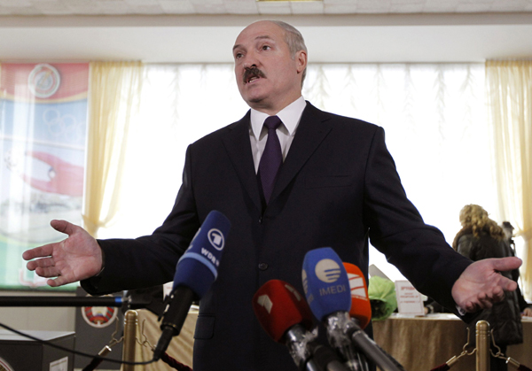 Belarussian President Alexander Lukashenko speaks to the media at a polling station during presidential elections in Minsk, December 19, 2010. [Xinhua]