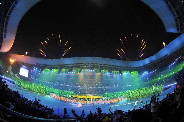 Dancers perform during the closing ceremony for the Guangzhou 2010 Asian Para Games in Guangzhou, capital city of south China's Guangdong Province, on Dec. 19, 2010. (Xinhua/Chen Yehua)