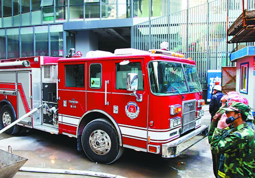  A drill on how to operate a high-rise fire engine is held in Chongqing on Saturday, December 18, 2010.  The fire engine made in the U.S. is the only one in the country capable of putting out fires in buildings 300-meters tall and higher.