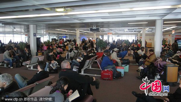 Some passengers are patiently awaiting their flights at various Orly terminals. Flights are delayed and cancelled at south of Paris Orly airport because of the heavy snow. [CFP]