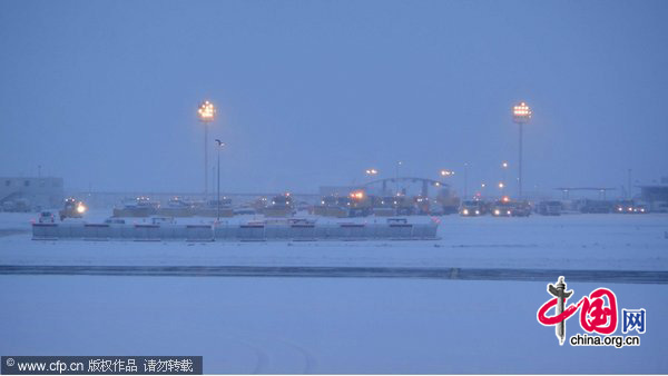 Flights are delayed and cancelled at south of Paris Orly airport because of the heavy snow. [CFP]