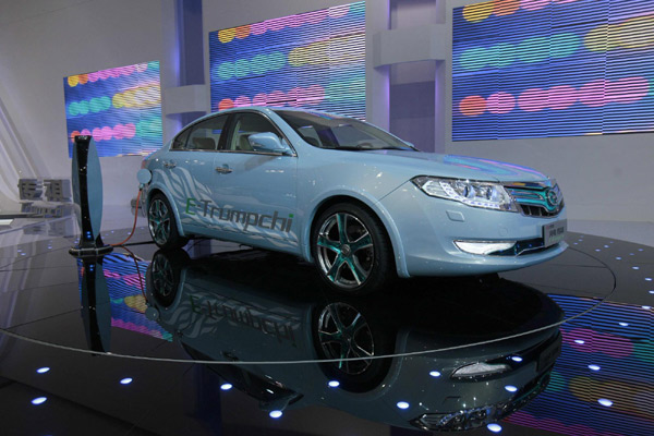 A Guangzhou Automobile Group (GAC) E-Trumpchi electric car is displayed at the Guangzhou Autoshow Dec 20, 2010. Hong Kong-listed Guangzhou Automobile Group Co Ltd (GAC), China&apos;s No 6 domestic automaker, is considering an A-share listing next year, its president said on Monday. [Agencies]