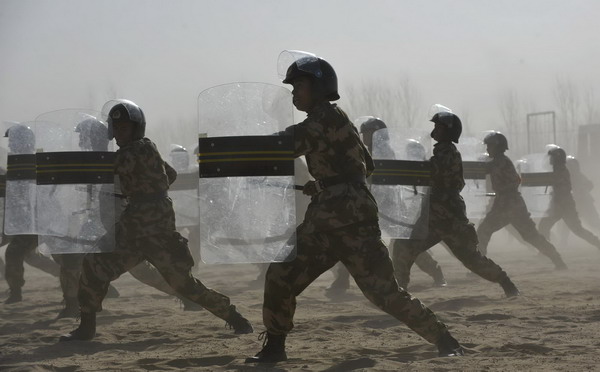 Members of Ningxia Armed Police Unit go through a drill at the opening ceremony of its recruit training in Ningxia Hui autonomous region on Dec 21, 2010. [Xinhua]